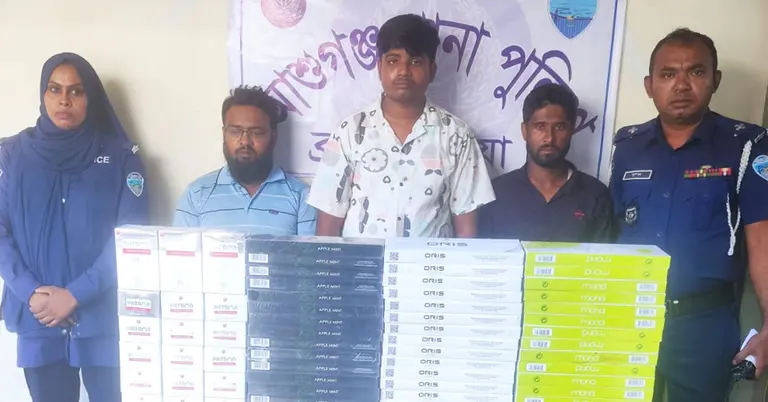 বিদেশি সিগারেটসহ গ্রেপ্তার ৩